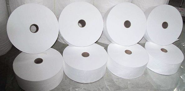 帶你了解關于熔噴布沖頂 99 級的生產(chǎn)工藝和靜電駐極設備